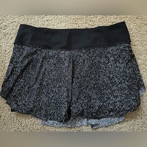 Lululemon Quick Pace Skirt 13" Insesm Soundwave White Black Size 8